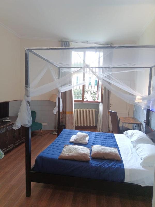 Double Room image 3