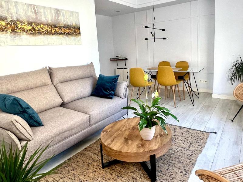 NEW Gorgeous Central Apartment - Beachfront - 3 BD - image 10