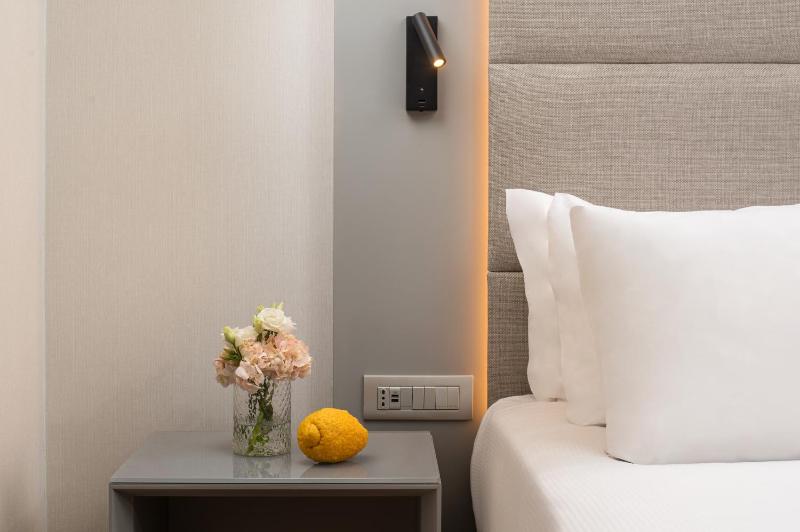 Superior Single Room with Balcony image 4