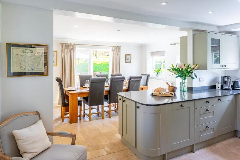 Marvellous secluded forest lodge - Stone Hall - image 21