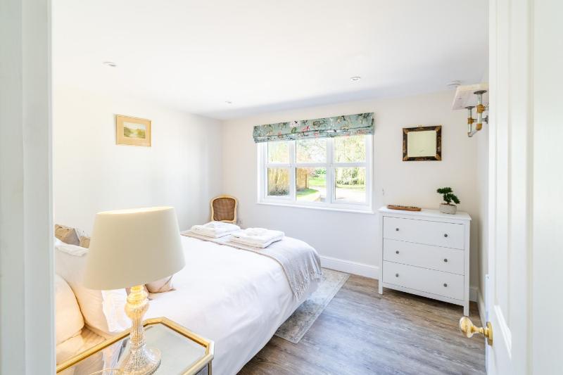 Marvellous secluded forest lodge - Stone Hall - image 27