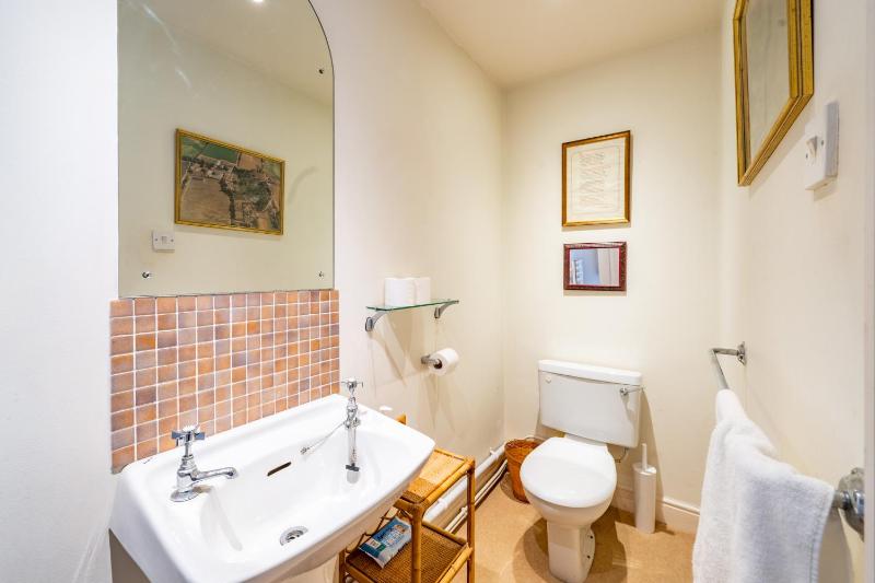 Marvellous secluded forest lodge - Stone Hall - image 20