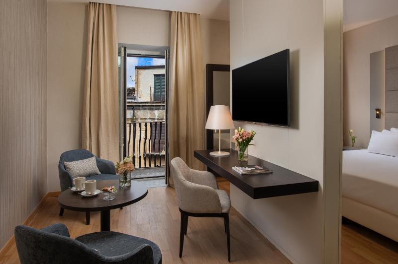 Premium XL Room with Balcony image 1