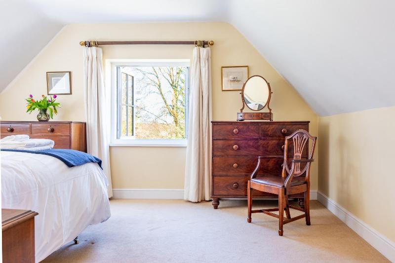 Marvellous secluded forest lodge - Stone Hall - image 11