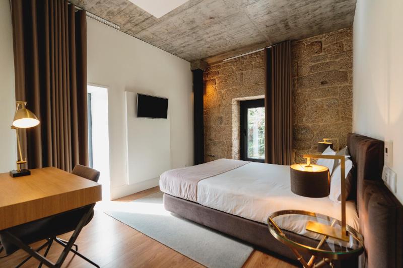 Standard Double Room image 4