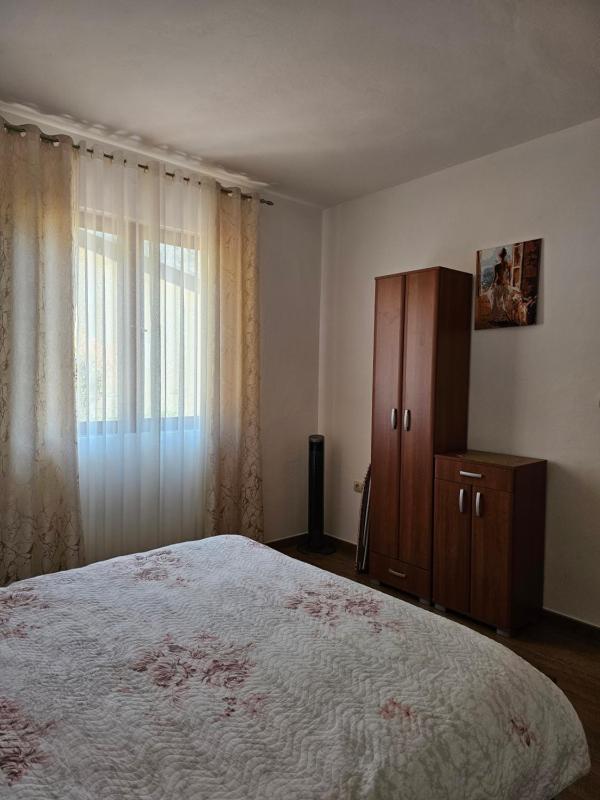 One-Bedroom Apartment with Balcony and Sea View image 4