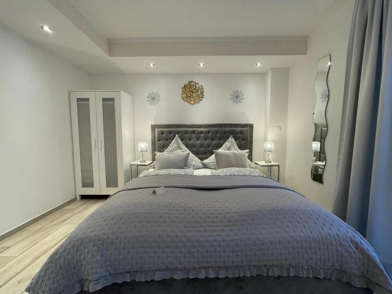 Deluxe double room with king size bed - Annex image 3