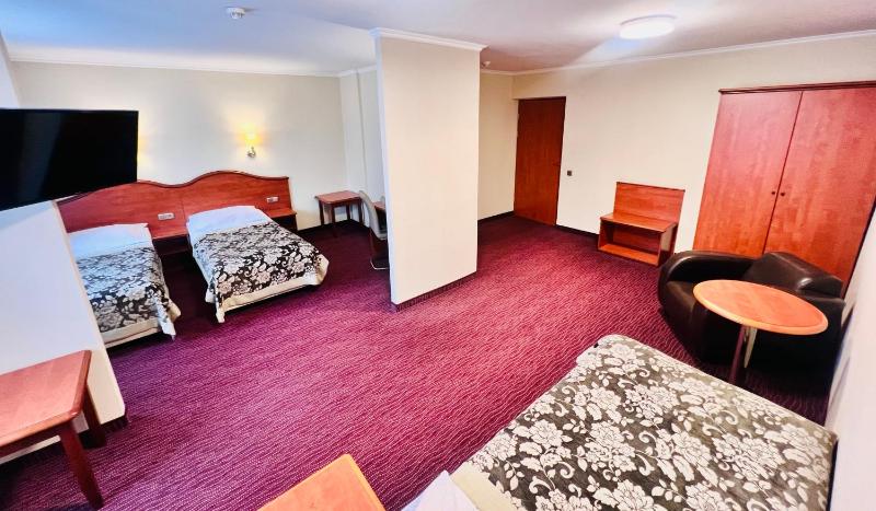 Standard Triple Room image 4