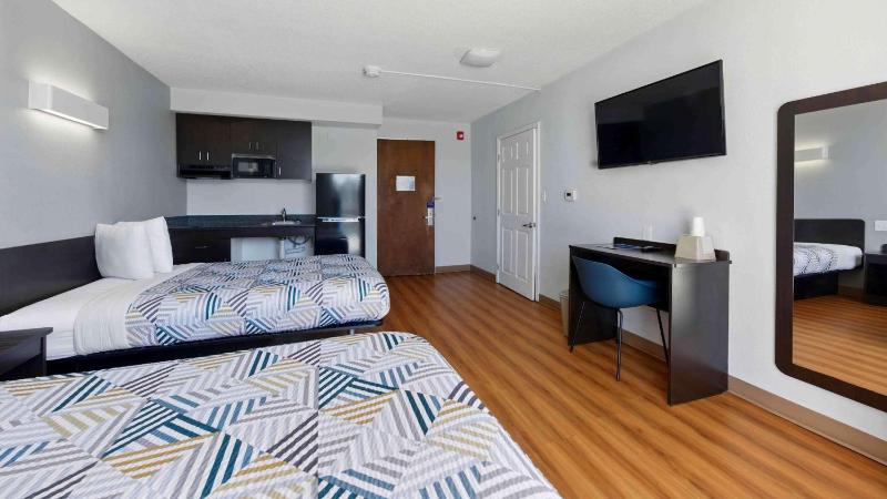 Quadruple Room - Non-Smoking image 1