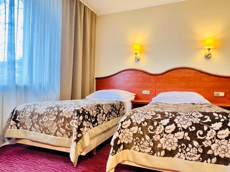 Standard Triple Room image 3