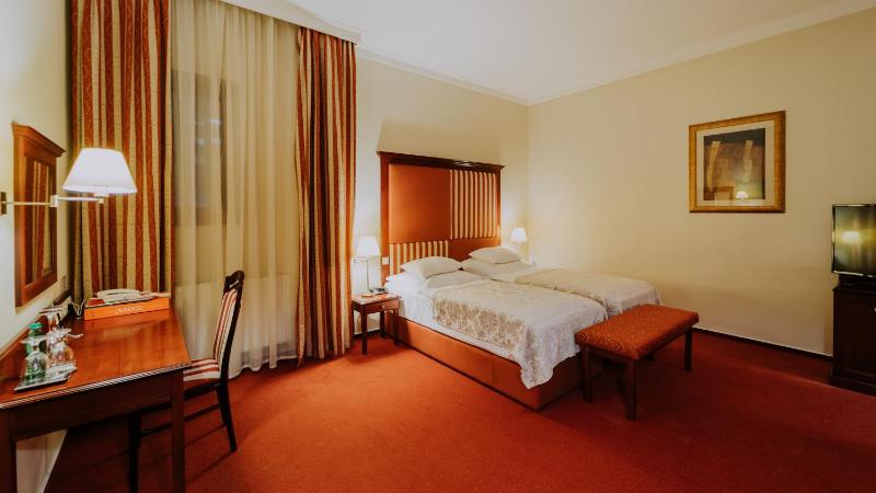 Standard Triple Room image 2