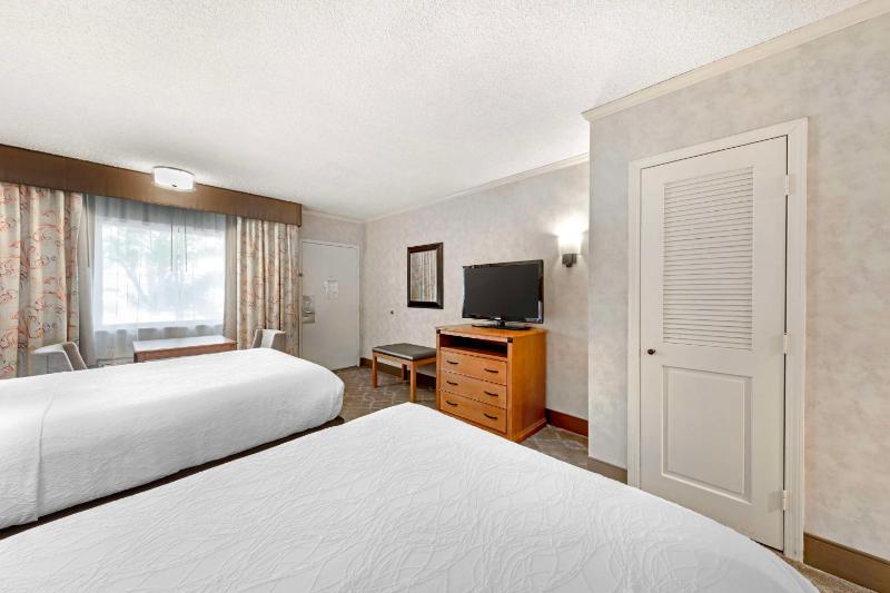 Double Room with Two Double Beds - Smoking image 3