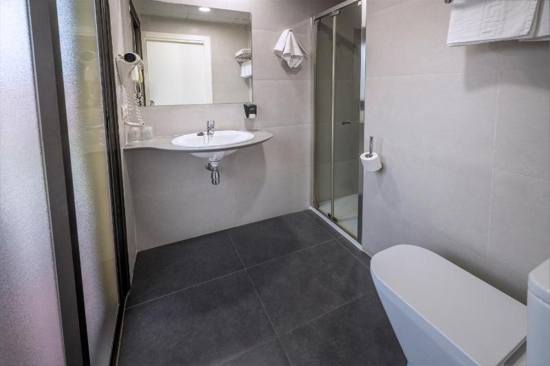 Twin Room image 1