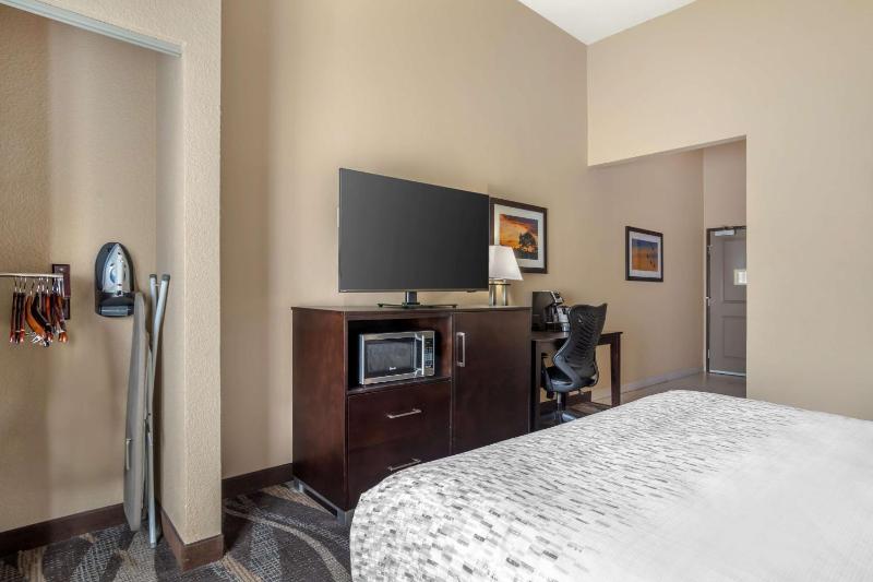 King Room image 3