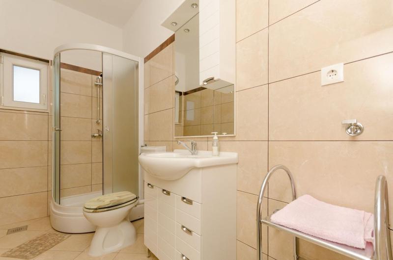 Three-Bedroom Holiday Home  image 3