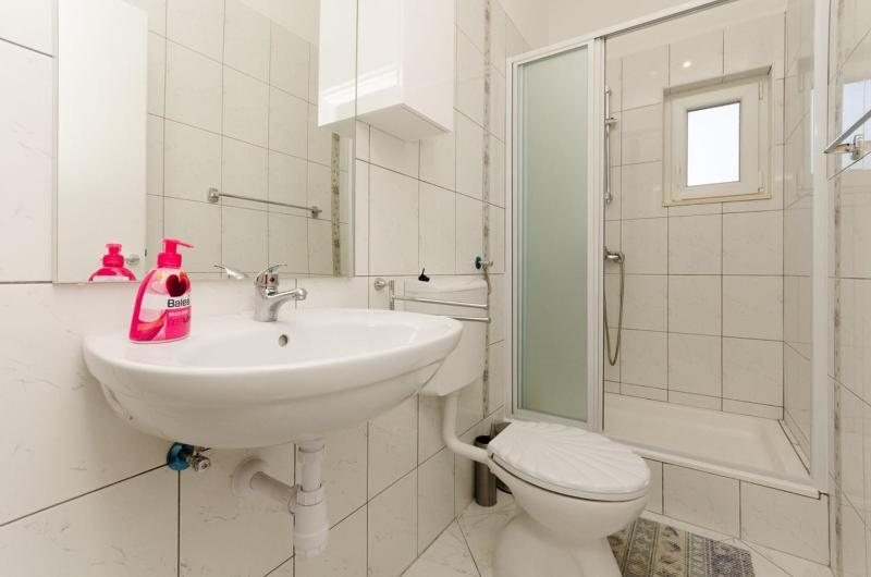 Three-Bedroom Holiday Home  image 2