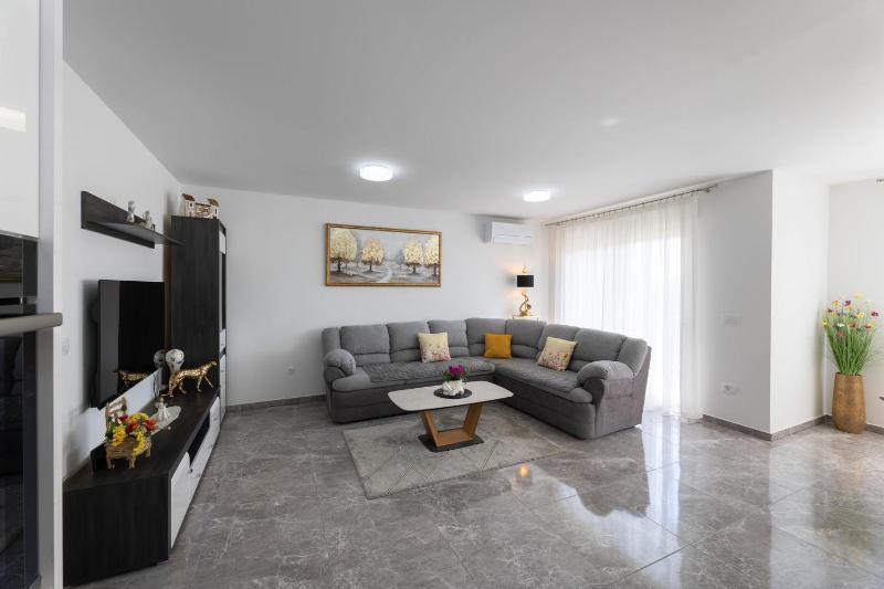 Apartment Sole - image 7