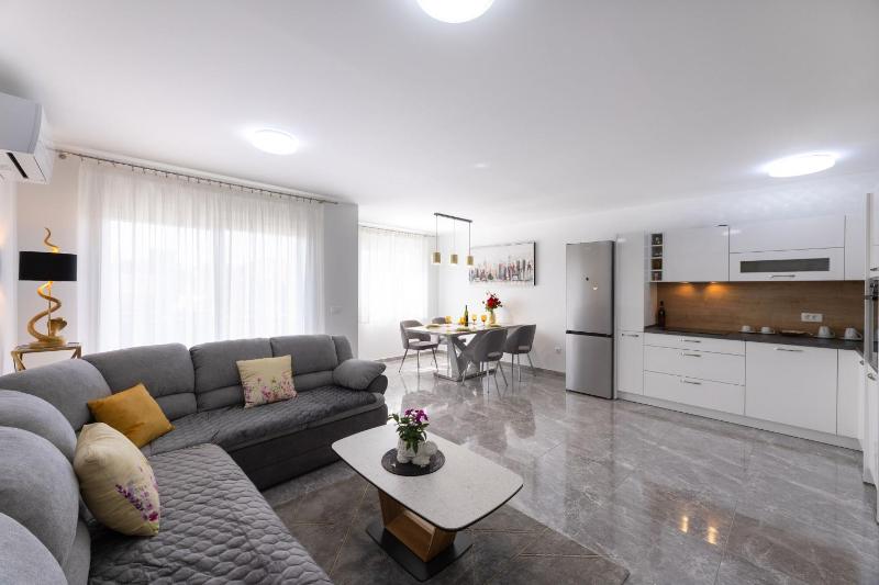 Apartment Sole - image 12