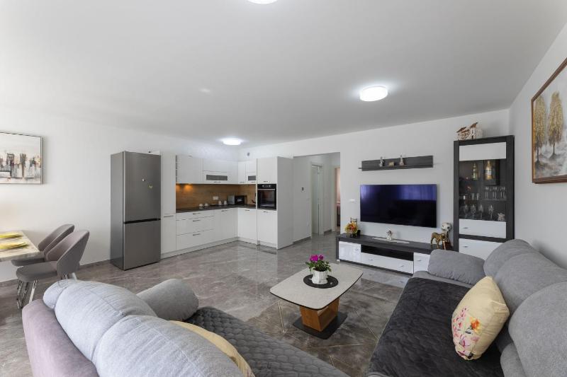 Apartment Sole - image 5