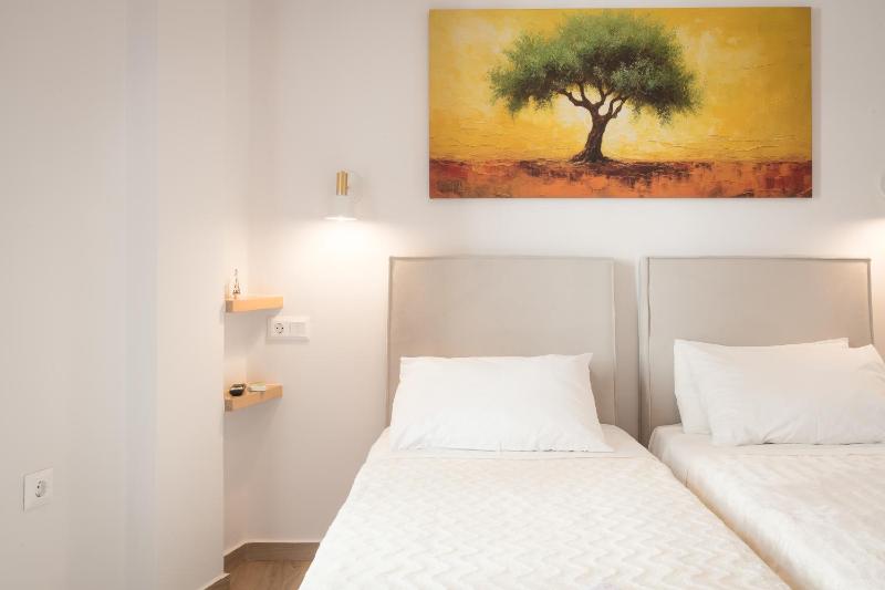Double or Twin Room with Balcony image 3