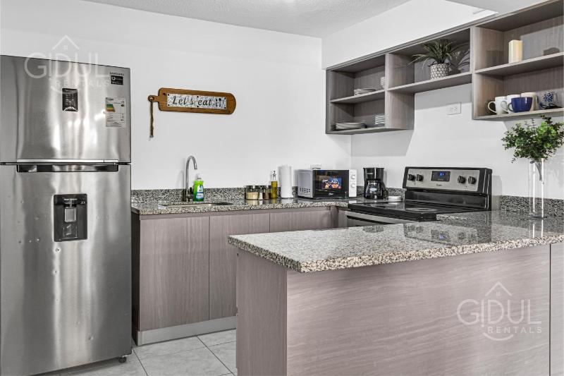 Cozy Modern and Centric Apartment with pool and gym - image 16