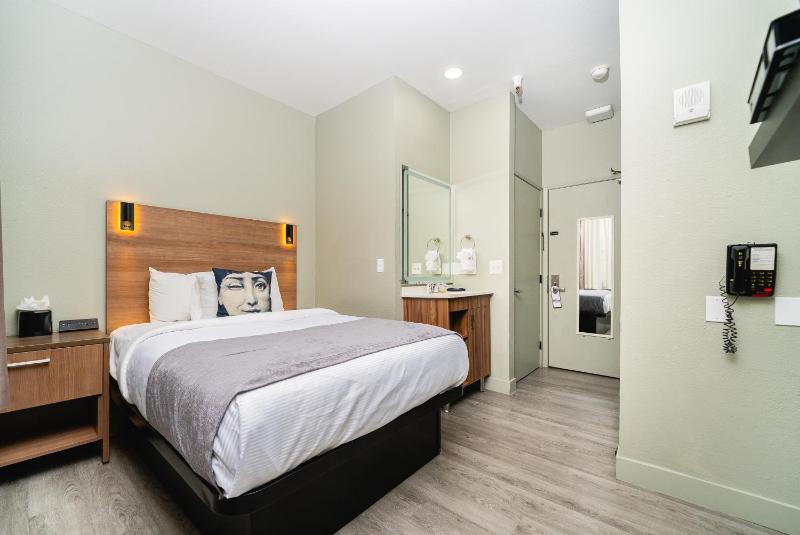 Double Room - Non-Smoking  image 2