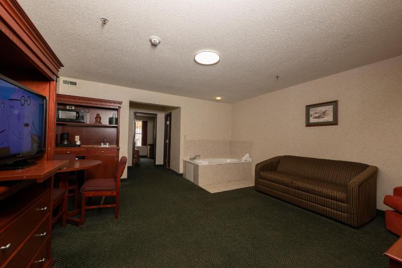 Deluxe Family Suite image 3