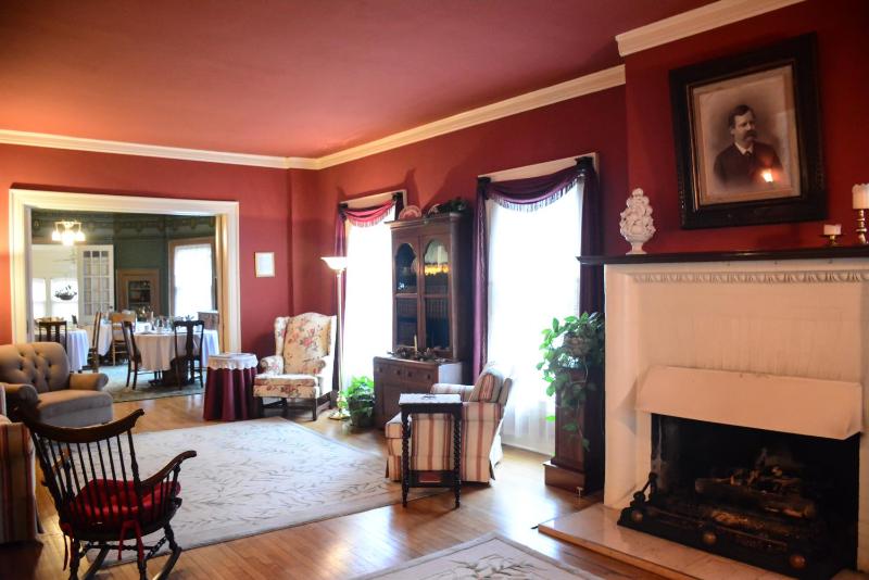 Looking Glass Inn - image 23