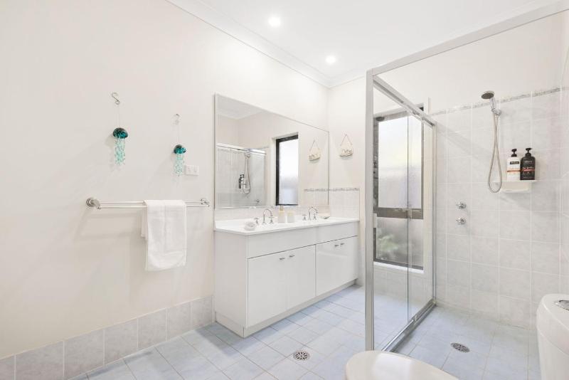 Water Lane - Swimming Pool - 4 Mins Walk to Bay - image 7