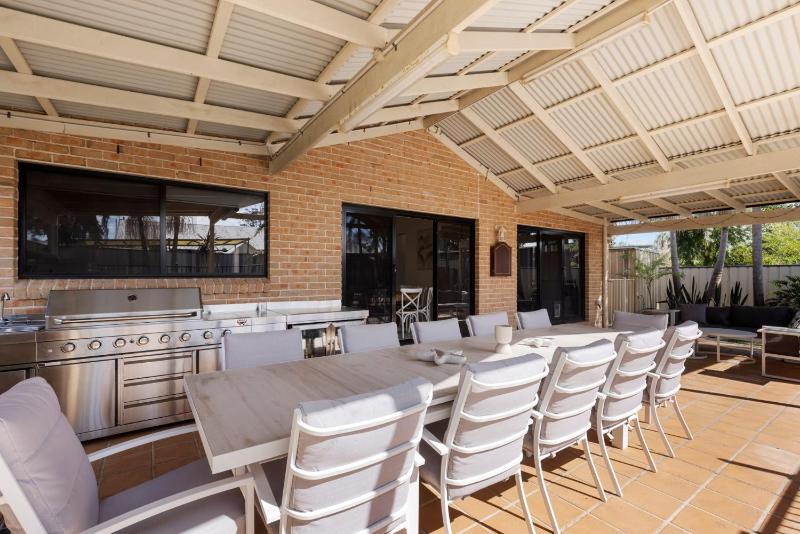 Water Lane - Swimming Pool - 4 Mins Walk to Bay - image 16