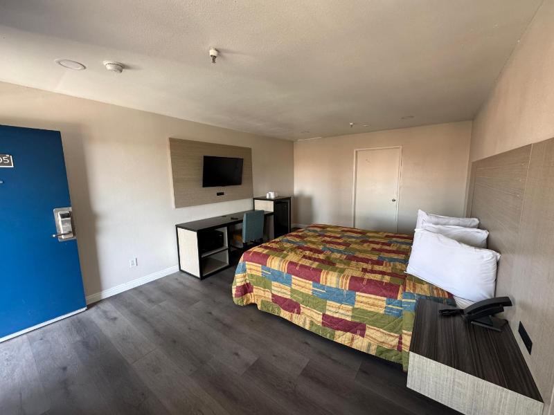 King Room image 4