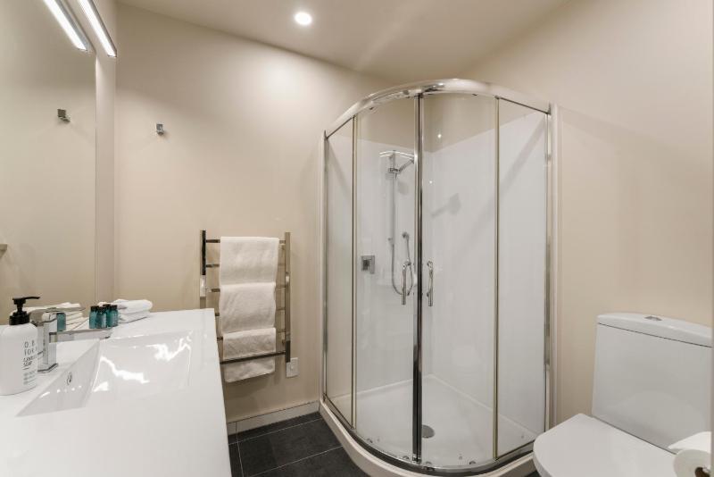 The Moorings Apartment 6 - Close to the Lake! - image 35