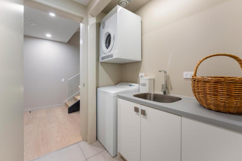 The Moorings Apartment 6 - Close to the Lake! - image 9