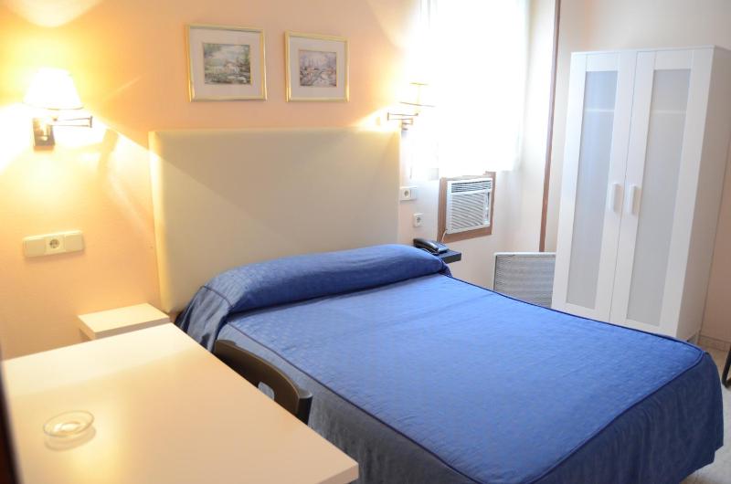 Double or Twin Room image 3