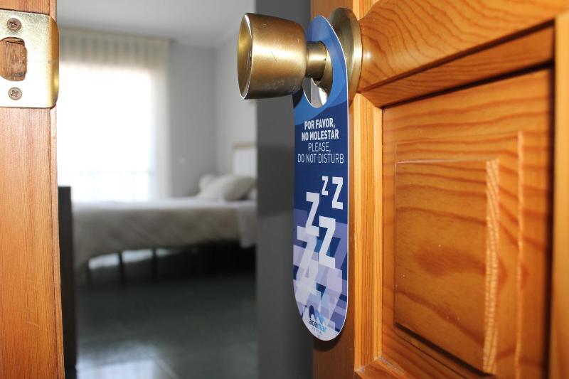 Basic Triple Room image 3