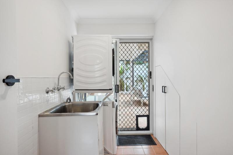 Coastal Charm 2 Bedroom with Space to Move - image 7