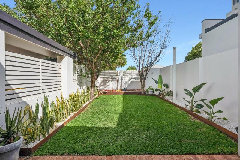 Coastal Charm 2 Bedroom with Space to Move - image 2