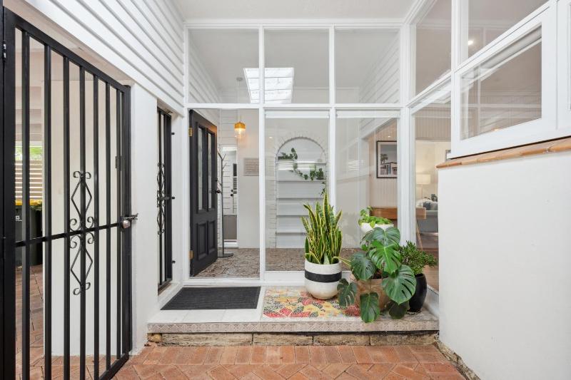 Coastal Charm 2 Bedroom with Space to Move - image 6