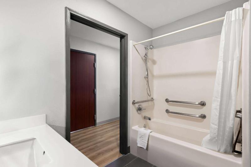 King Suite with One King Bed and Bathtub with Grab Bars - Mobility Accessible - Non-Smoking image 1