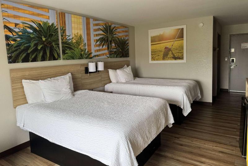Double Room with Two Double Beds - Non-Smoking image 4