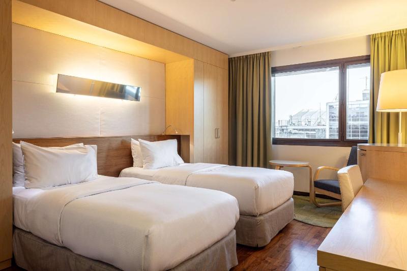 Twin Room image 3