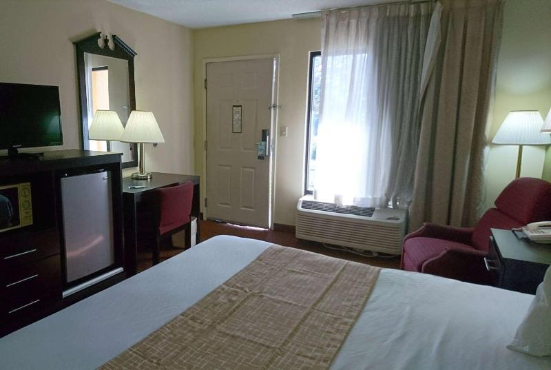 King Room - Non-Smoking image 3