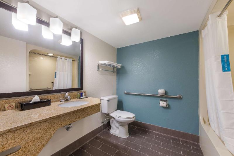 Double Room - Non-Smoking - Disability Access image 3