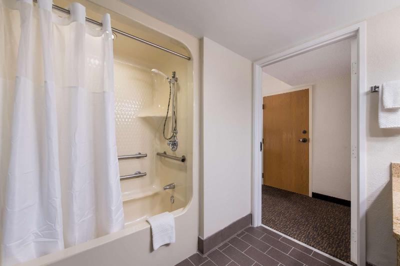Double Room - Non-Smoking - Disability Access image 2
