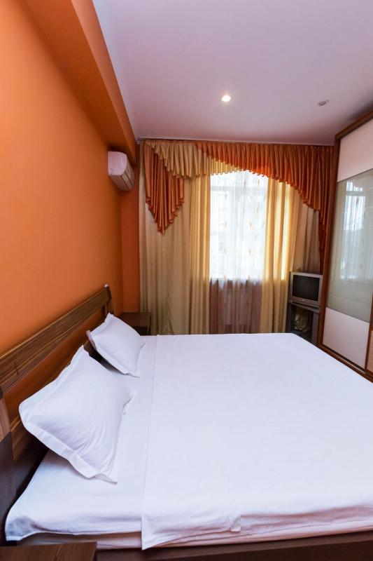 Standard Two-Bedroom Apartment - Pushkinska Street 2-4/7 image 2