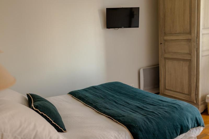 Double Room with Street View image 4