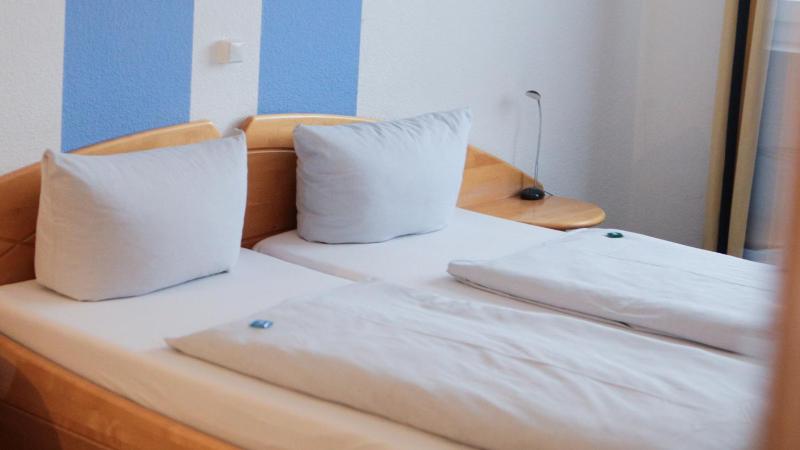 Double Room image 3