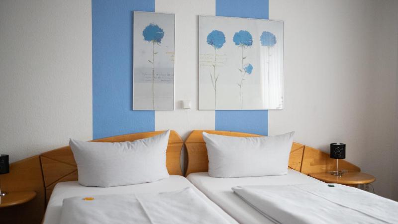 Double Room image 4