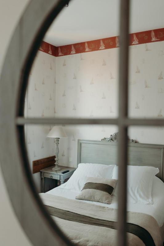 Standard Single Room with Street View image 4