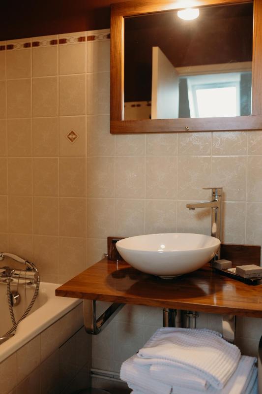 Triple Room with Street View image 3